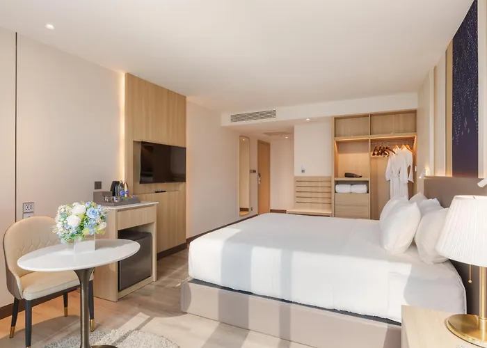 Sz Canalside Hotel 4*