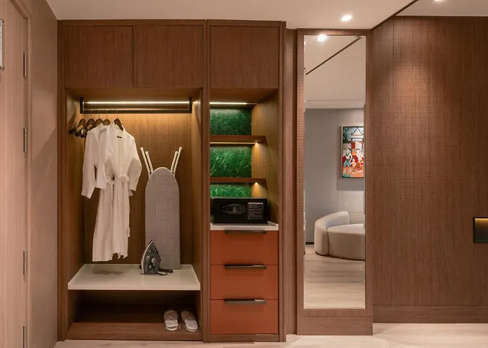 Sz Canalside 4*
