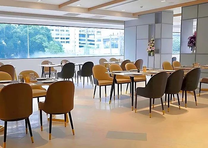 Sz Canalside Hotel 4*