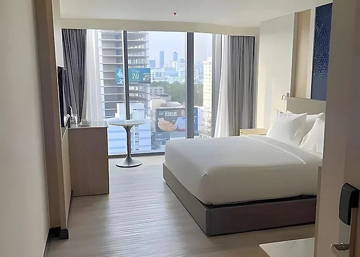 Sz Canalside Hotel